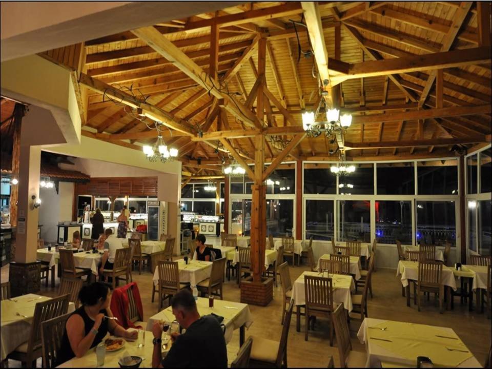 אולודניץ Nicholas Park Hotel מראה חיצוני תמונה